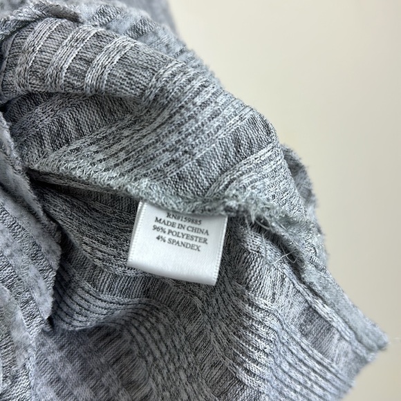 hello nite Los Angeles Woman's Size L Sweater V-Neck Grey Soft Textured - Picture 5 of 6